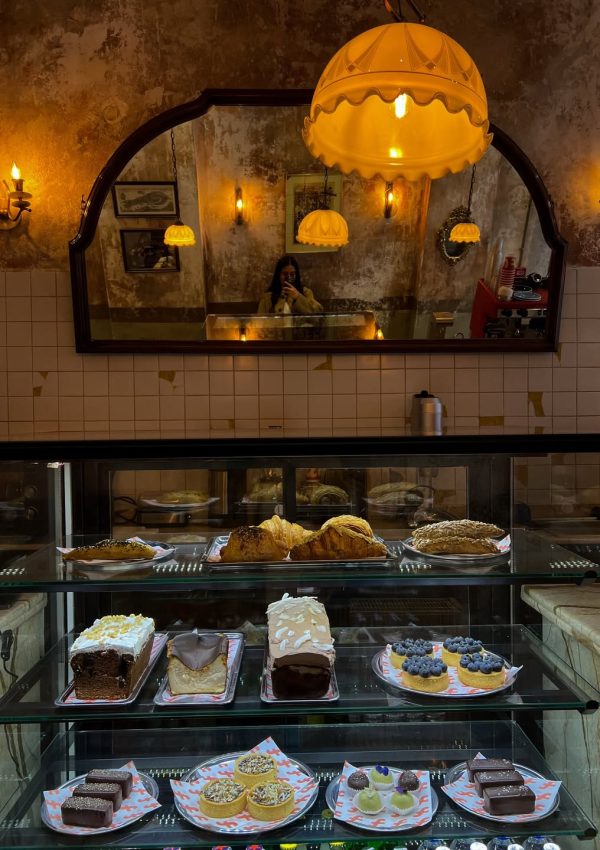 Cihangir’de yeni açılan mekanlardan en çok ilgimi çeken sıcak atmosferi ve vintage dokusuyla bur (1)