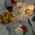 Milano’da+muhteşem+avlusuyla+dikkatimi+çeken+Il+Salumaio+di+Montenapoleone’da+bir+akşam+🥹+burayı+hep+güzel+hatırlayacağım.Ortamın+sakinliği,+şık+ama+bi+yandan+da+cosy+hali,+çalışanların+evine+gelen+misafiri+ağ (1)