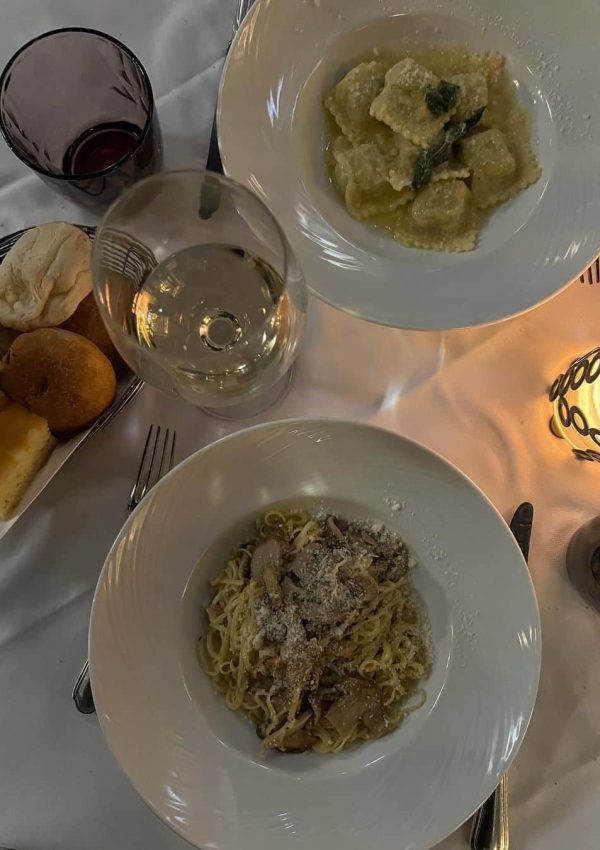 Milano’da+muhteşem+avlusuyla+dikkatimi+çeken+Il+Salumaio+di+Montenapoleone’da+bir+akşam+🥹+burayı+hep+güzel+hatırlayacağım.Ortamın+sakinliği,+şık+ama+bi+yandan+da+cosy+hali,+çalışanların+evine+gelen+misafiri+ağ (3)