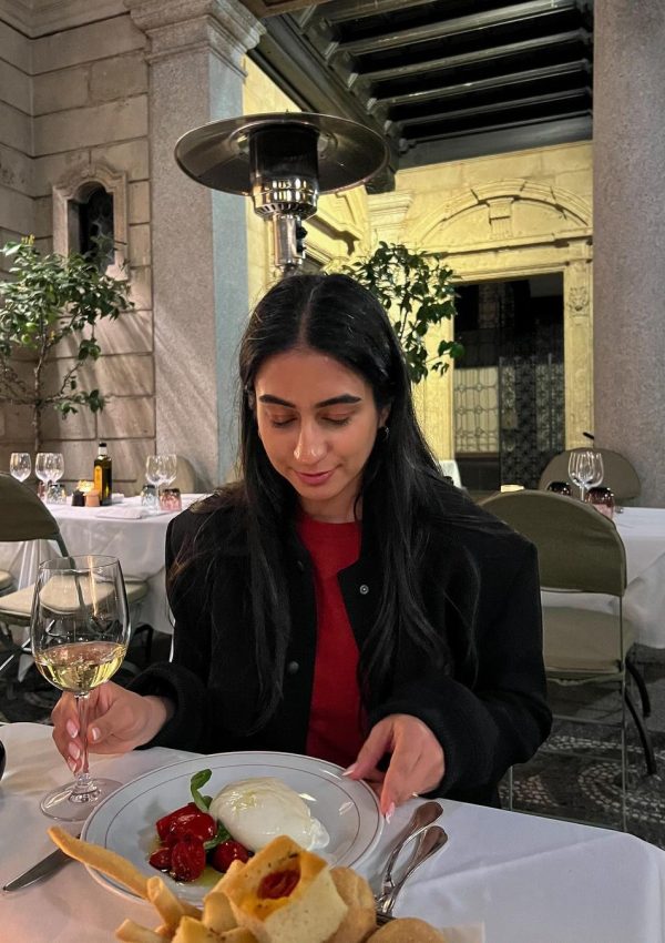 Milano’da+muhteşem+avlusuyla+dikkatimi+çeken+Il+Salumaio+di+Montenapoleone’da+bir+akşam+🥹+burayı+hep+güzel+hatırlayacağım.Ortamın+sakinliği,+şık+ama+bi+yandan+da+cosy+hali,+çalışanların+evine+gelen+misafiri+ağ (6)