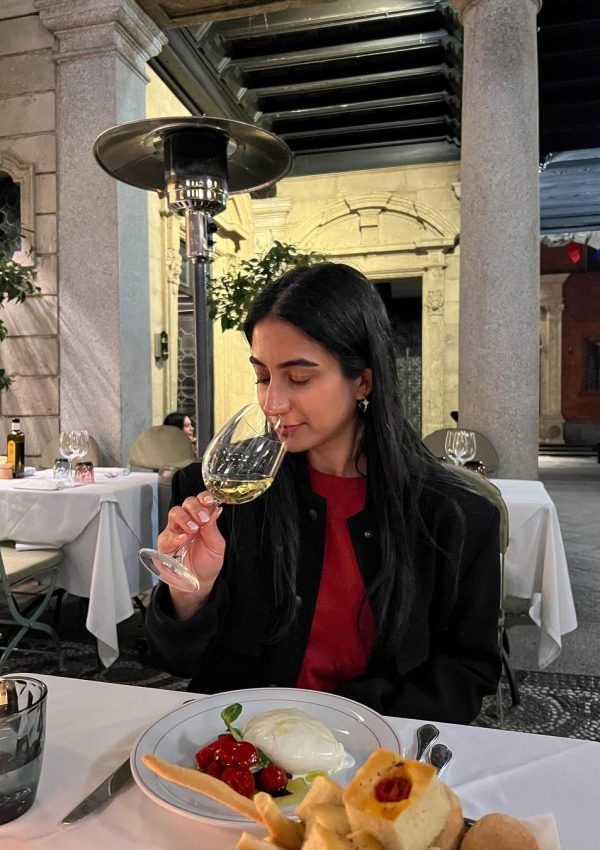 Milano’da+muhteşem+avlusuyla+dikkatimi+çeken+Il+Salumaio+di+Montenapoleone’da+bir+akşam+🥹+burayı+hep+güzel+hatırlayacağım.Ortamın+sakinliği,+şık+ama+bi+yandan+da+cosy+hali,+çalışanların+evine+gelen+misafiri+ağ (7)