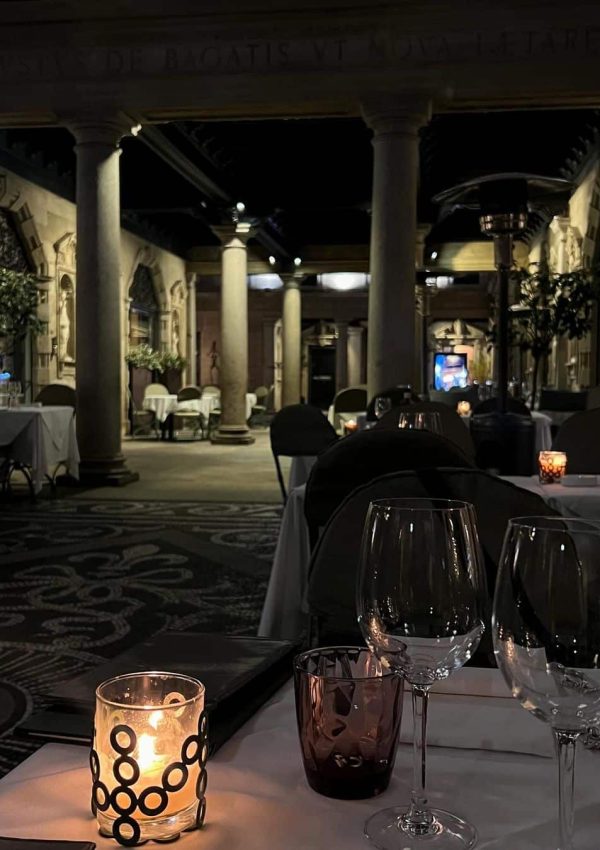 Milano’da+muhteşem+avlusuyla+dikkatimi+çeken+Il+Salumaio+di+Montenapoleone’da+bir+akşam+🥹+burayı+hep+güzel+hatırlayacağım.Ortamın+sakinliği,+şık+ama+bi+yandan+da+cosy+hali,+çalışanların+evine+gelen+misafiri+ağ (8)