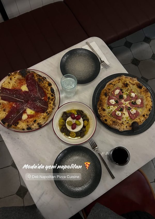 Moda’ya leziz bi napolitan pizza mekanı geldii 🍕 semtin yenisi gibi dursalar da kendileri semti